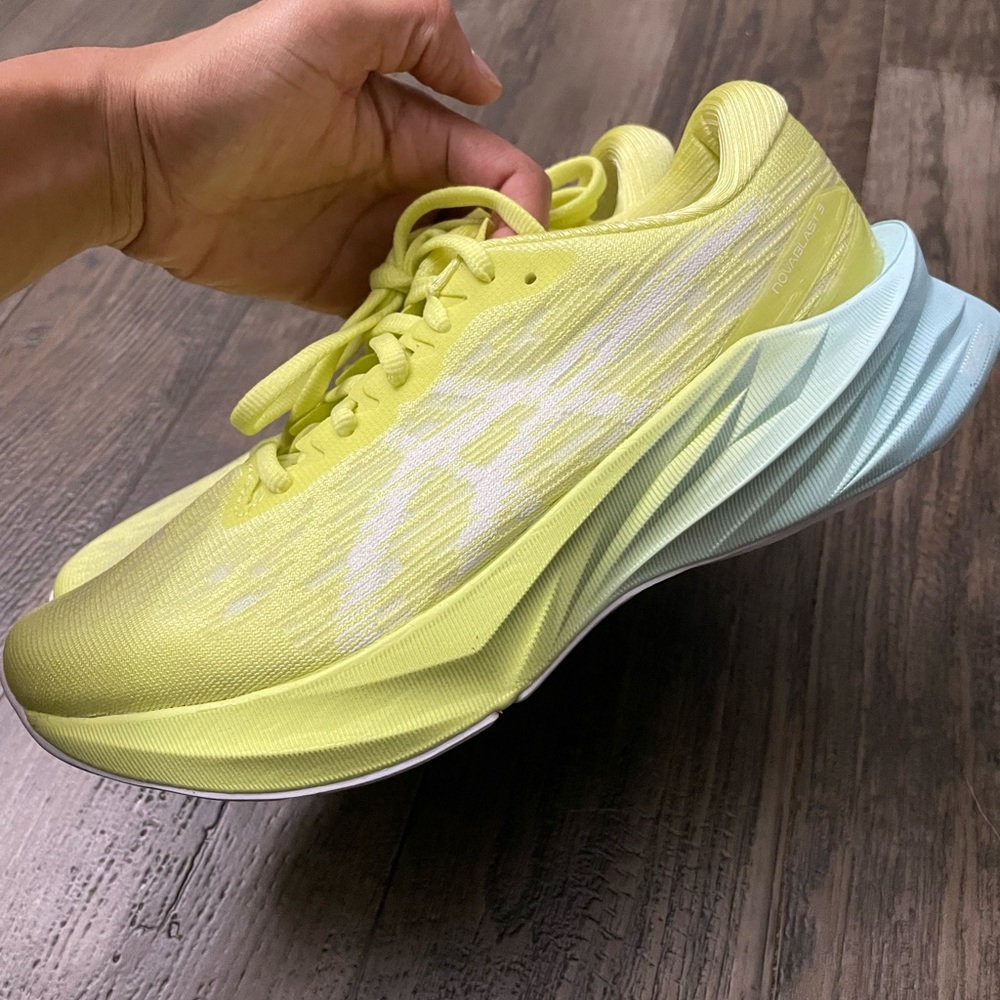 ASICS Novablast 3